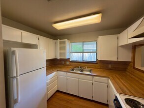 8701 Piney Point Dr-Unit -B in Austin, TX - Building Photo - Building Photo
