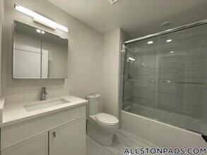 157 Everett St in Boston, MA - Building Photo - Building Photo