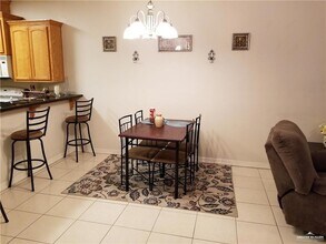 3036 Scottland Dr, Unit 2 in Edinburg, TX - Building Photo - Building Photo