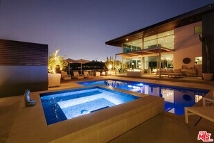 2651 Nichols Canyon Rd in Los Angeles, CA - Building Photo