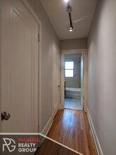 2315 N Rockwell St, Unit c1 in Chicago, IL - Building Photo - Building Photo