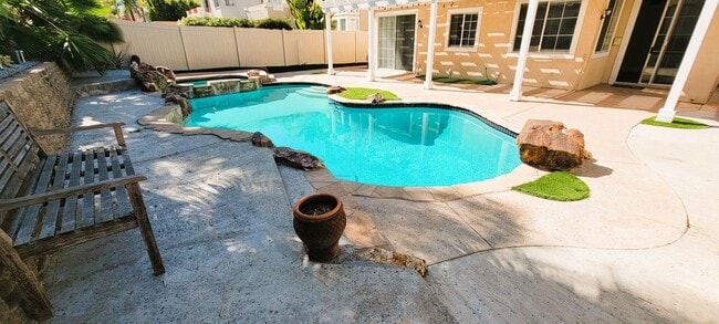 32203 Via Benabarre in Temecula, CA - Building Photo - Building Photo