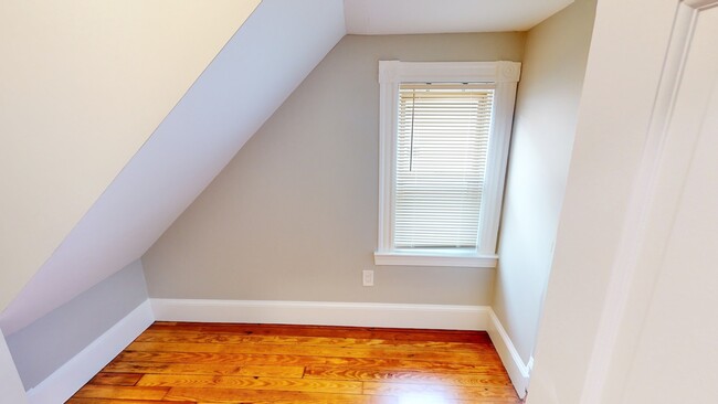 267 E Cottage St, Unit 1 in Boston, MA - Foto de edificio - Building Photo