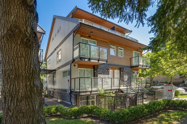 5192-5198 Chambers St