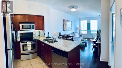 388-1388 Prince of Wales Dr in Mississauga, ON - Building Photo - Building Photo