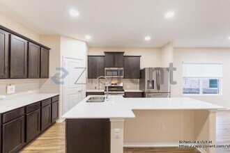 1528 Brueggerhoff Rd in Leander, TX - Foto de edificio - Building Photo