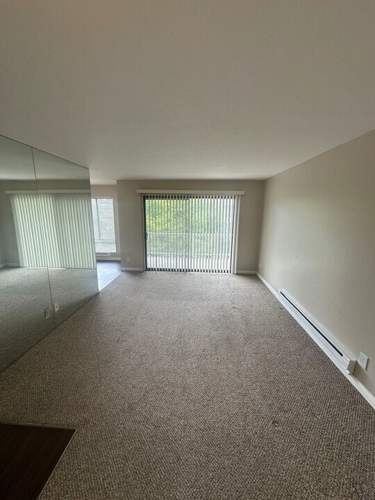 4 Commodore Dr in Emeryville, CA - Building Photo