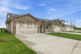 157 N Gowen St in Goddard, KS - Building Photo