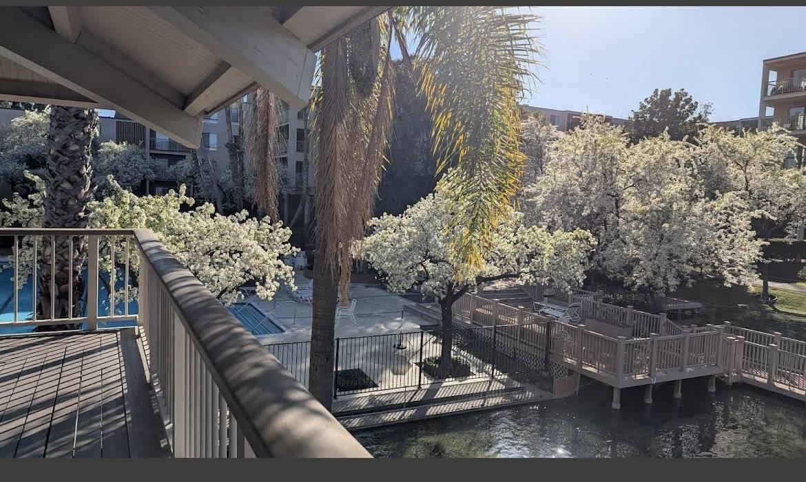 340 N Civic Dr, Unit 409 in Walnut Creek, CA - Foto de edificio