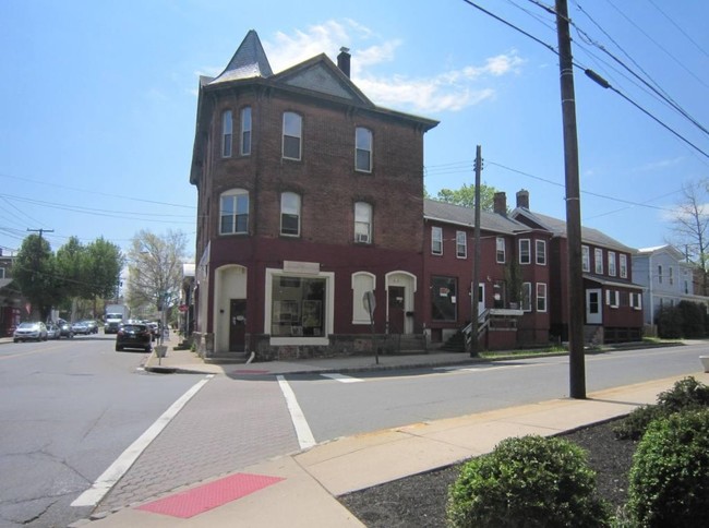 2 Mine St in Flemington, NJ - Foto de edificio - Building Photo