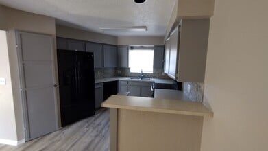 4015 Apache Cir in Granbury, TX - Building Photo - Building Photo