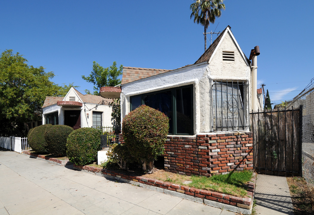 5817-5819 3/4 Willoughby in Los Angeles, CA - Building Photo