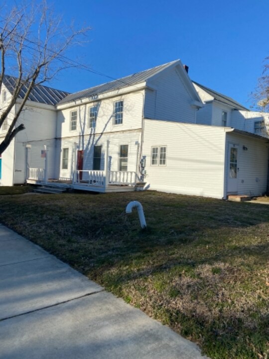 101 E Main St in Stevensville, MD - Building Photo