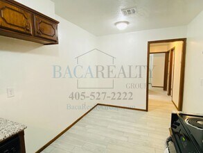 305 S 5th St-Unit -Unit A in Noble, OK - Foto de edificio - Building Photo