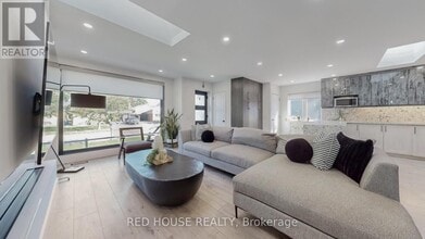 22 Gladsmore Crescent in Toronto, ON - Building Photo - Building Photo