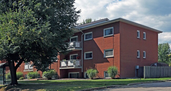 567 Ontario St in St Catharines, ON - Building Photo - Building Photo