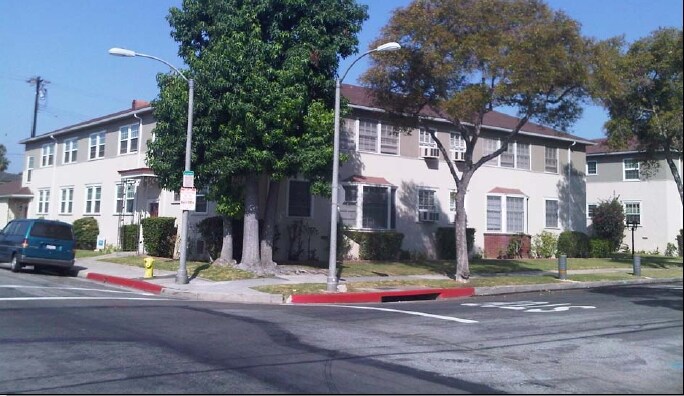 301 W Woodward Ave in Alhambra, CA - Foto de edificio
