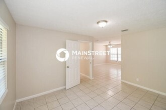 1061 Grove Park Dr E in Orange Park, FL - Building Photo - Building Photo