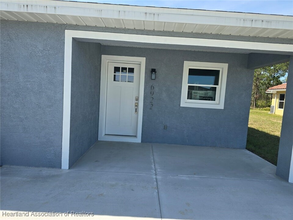 6922 San Benito Dr in Sebring, FL - Building Photo