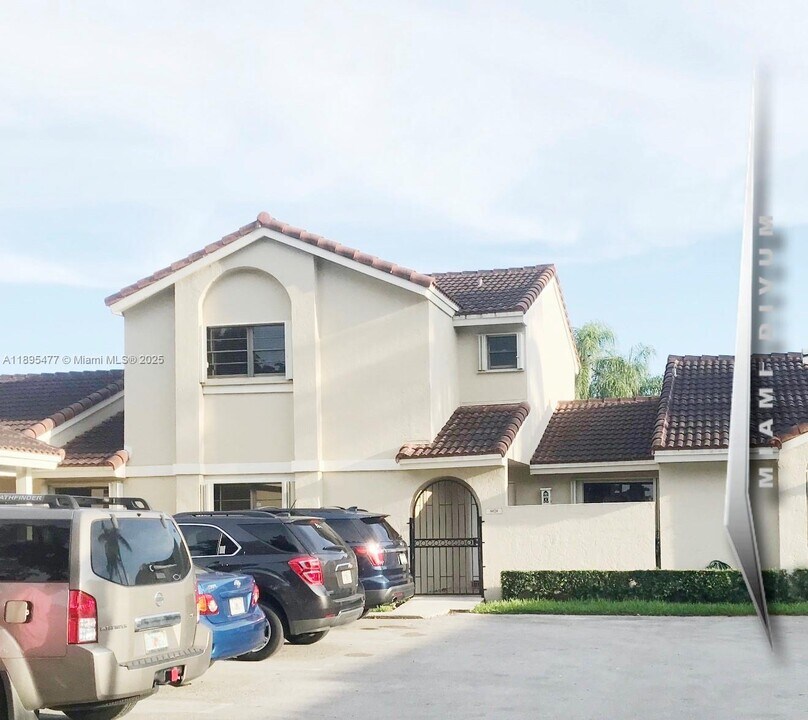 6024 NW 172nd Terrace in Hialeah, FL - Building Photo