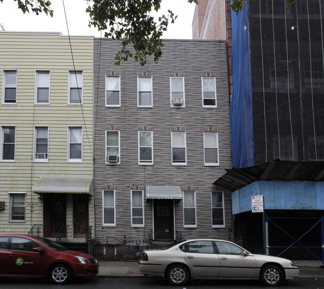 146 Conselyea St in Brooklyn, NY - Building Photo - Building Photo