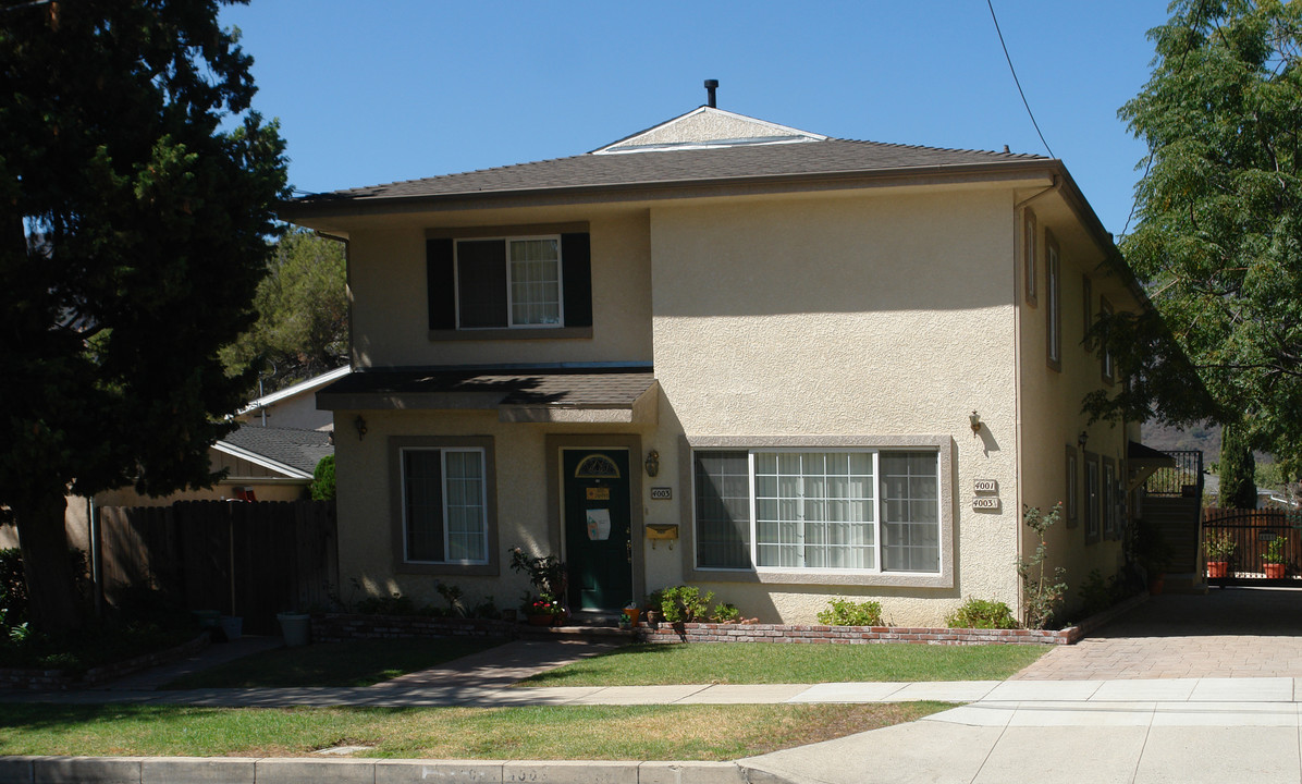 4001 Orangedale Ave in Montrose, CA - Foto de edificio