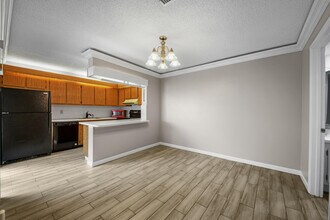 388 Lake Arbor Dr in Palm Springs, FL - Building Photo - Building Photo