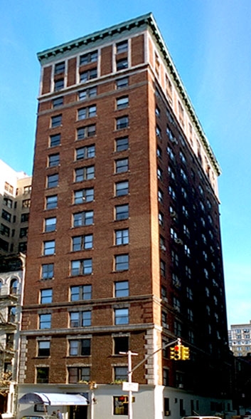 700 West End Ave in New York, NY - Building Photo