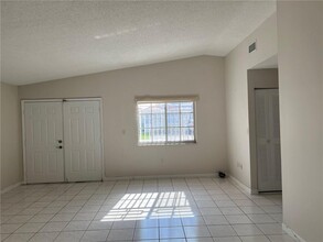 12381 NW 97th Pl in Hialeah Gardens, FL - Building Photo - Building Photo