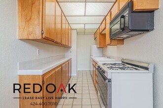 5640 Franklin Ave in Los Angeles, CA - Building Photo - Building Photo