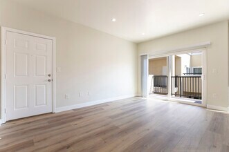 300 E Providencia Ave in Burbank, CA - Building Photo - Building Photo
