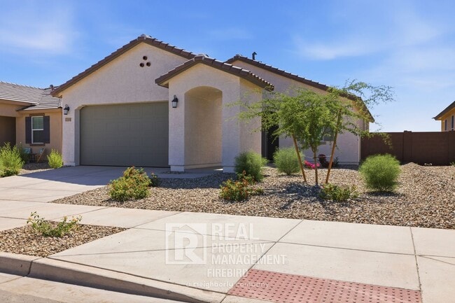 17333 W Smoketree Dr in Surprise, AZ - Building Photo - Building Photo