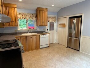 241 South St in Medfield, MA - Building Photo - Building Photo