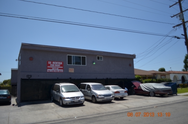 1734 W 105th St in Los Angeles, CA - Building Photo