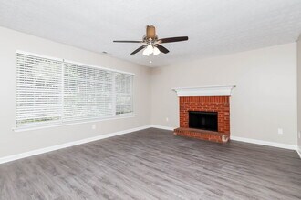 5201 Summer Brooke Ct in Union City, GA - Building Photo - Building Photo