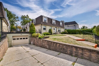 32 Bernhardt Dr in Buffalo, NY - Building Photo - Building Photo