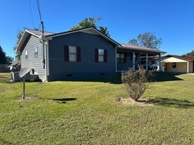 2002 Peek Dr in Oxford, AL - Building Photo