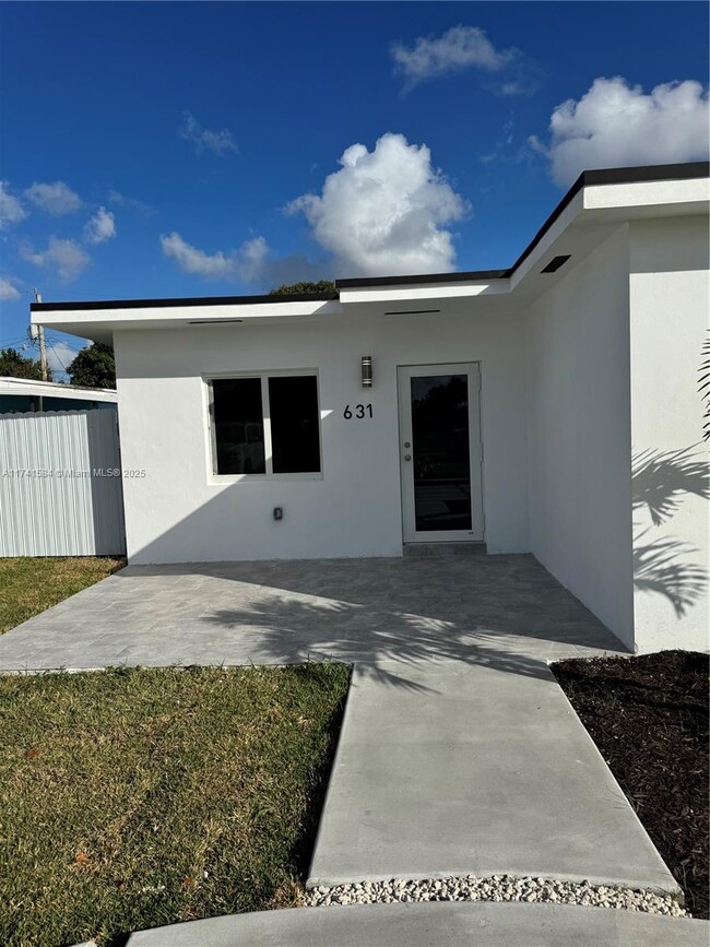 632 E 43rd St in Hialeah, FL - Building Photo - Building Photo