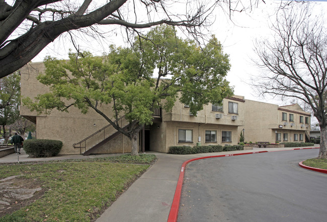 Leisure Manor Apartments in Sacramento, CA - Building Photo - Building Photo