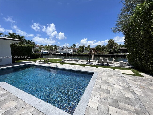 2062 NE 121st Rd in North Miami, FL - Building Photo - Building Photo