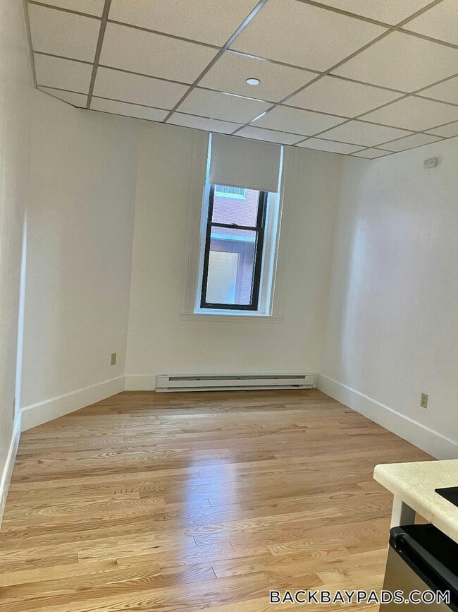 272 Newbury St, Unit 3 in Boston, MA - Foto de edificio - Building Photo