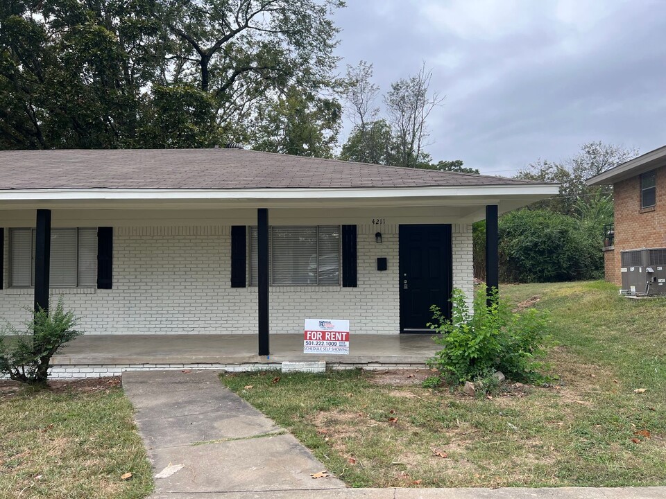 4211 N Locust St in North Little Rock, AR - Building Photo