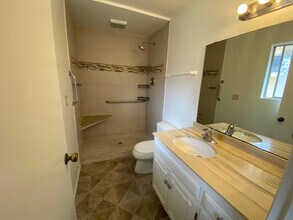 4800 Williamsburg Ln, Unit 225 in La Mesa, CA - Building Photo - Building Photo