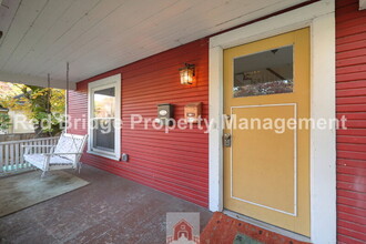 1422 SE Marion St in Portland, OR - Foto de edificio - Building Photo