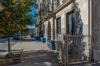 481 Van Buren St in Brooklyn, NY - Building Photo - Building Photo