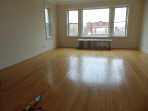 8221 S Eberhart Ave, Unit 3 in Chicago, IL - Building Photo - Building Photo