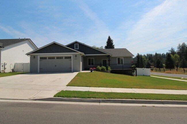 25504 N Sheridan Rd in Chattaroy, WA - Building Photo - Building Photo
