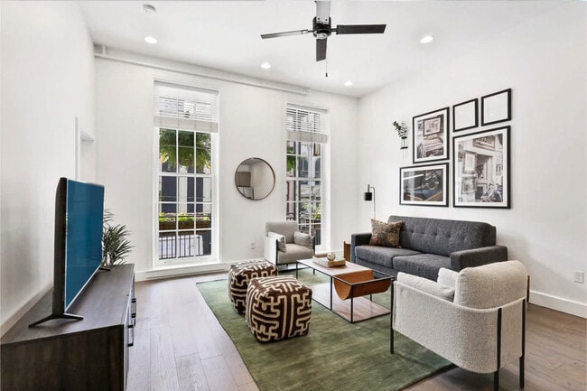 127 Carondelet St in New Orleans, LA - Building Photo - Building Photo
