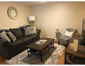 137 Peterborough St, Unit 33 in Boston, MA - Foto de edificio - Building Photo