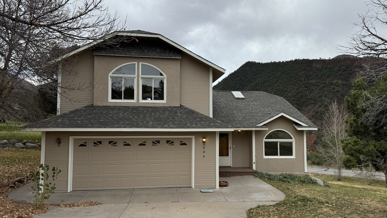 484 Canyon Creek Dr in Glenwood Springs, CO - Foto de edificio